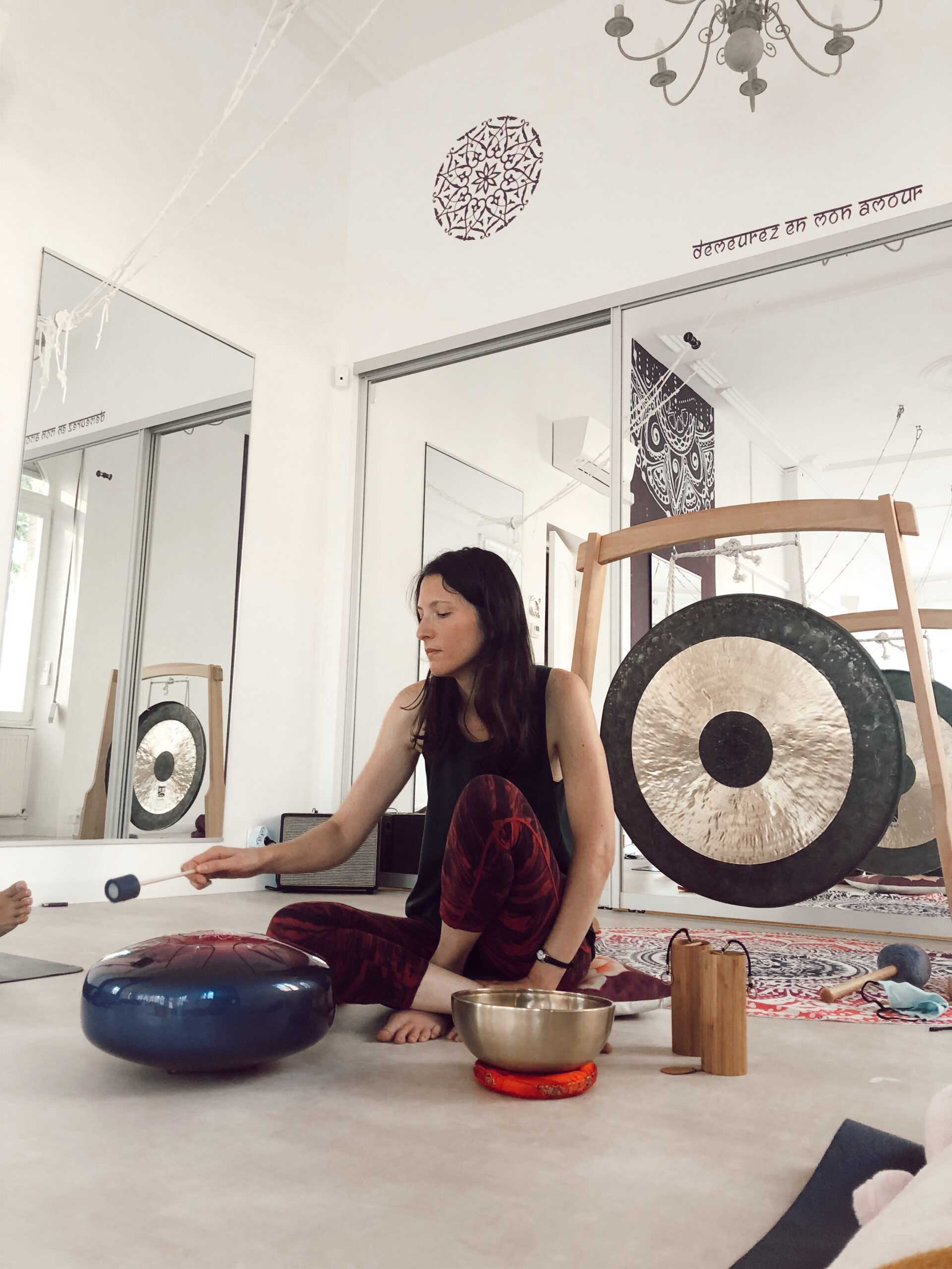 Cours_de_yoga_a_Metz_Gong_Delpnine_Velvet_Yoga_Studio